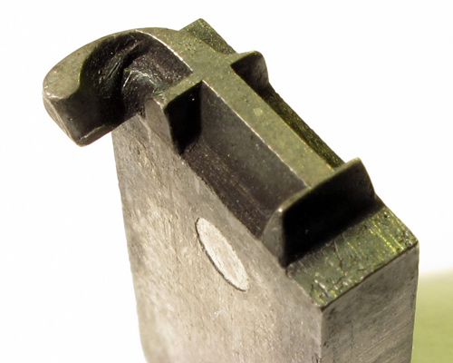 A kerned f type block. A kerned f type block.