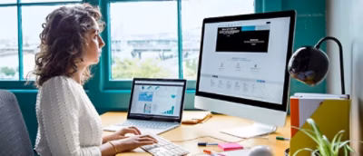 A women working on desktop.