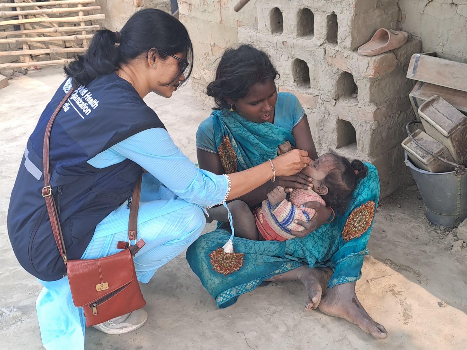 WHO field teams assisted the Bihar state health department in delivering bivalent oral polio (bOPV) vaccines in difficult-to-reach areas during National Immunization Day on 24 November