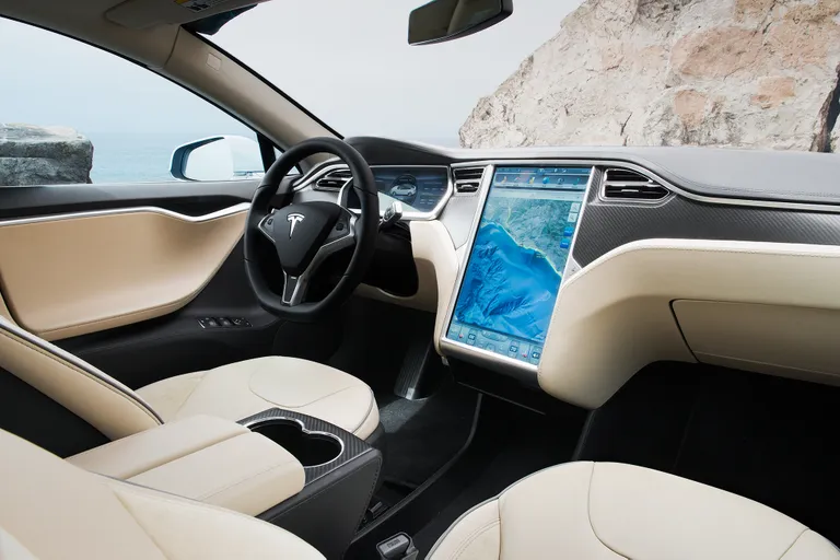 2013 Tesla Model S dash screen view