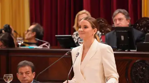 La popular Marga Prohens durante su discurso en el debate de investidura en el Parlament balear La popular Marga Prohens durante su discurso en el debate de investidura en el Parlament balear