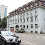Die Autonome Schule hat eine längerfristige Lösung für ihr kostenloses Bildungsprojekt gefunden. Bis Mitte 2018 werden Deutschkurse für Sans-Papiers und Flüchtlinge in einem Dachstock am Sihlquai angeboten.