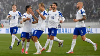 Huuhkajat juhlii Leo Wallan tasoitusmaalia Albaniaa vastaan.