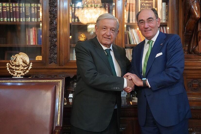 El presidente de Iberdrola, Ignacio Gal�n y el presidente de M�xico,...