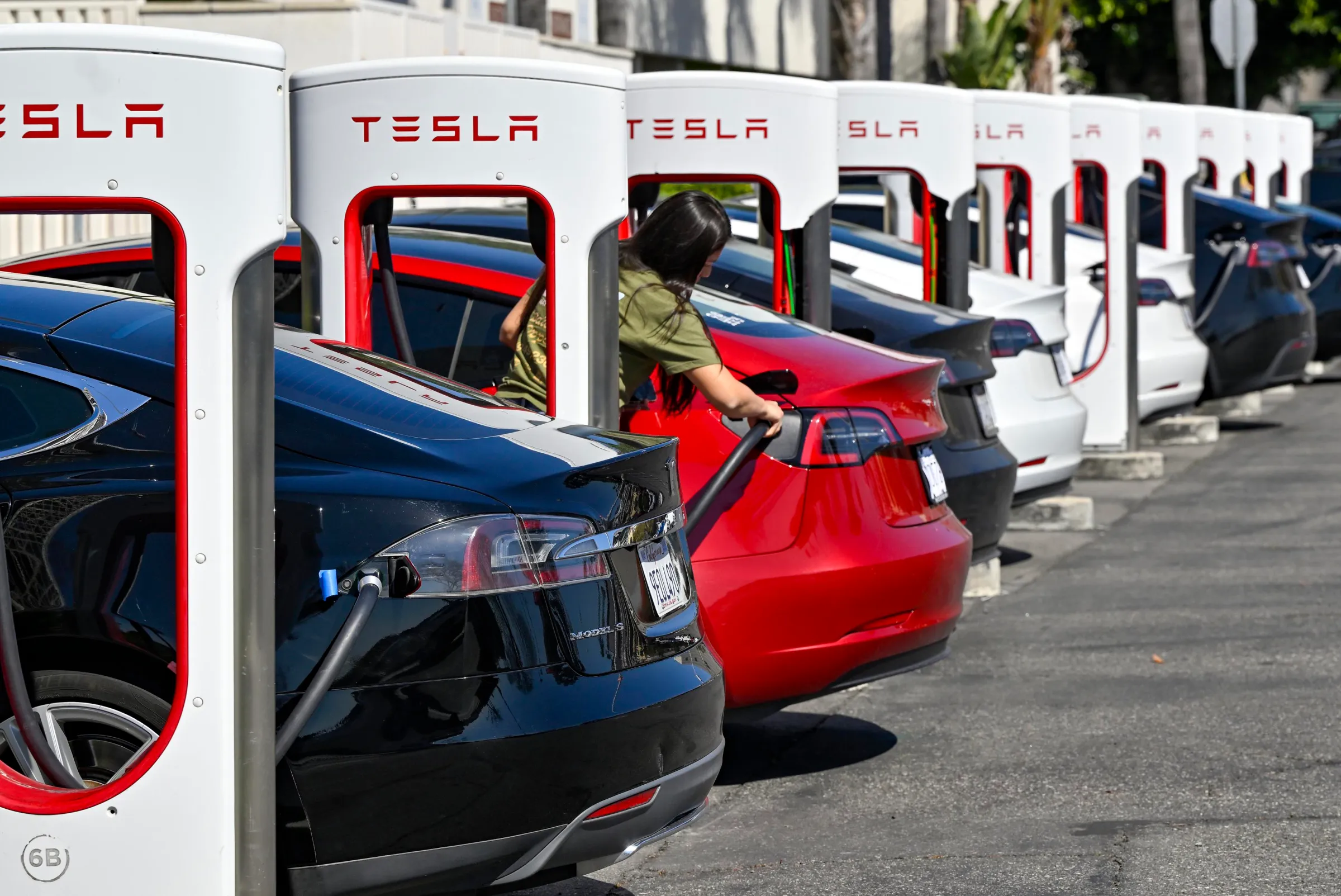 Tesla will now let you drive off mid-charge if there’s an emergency