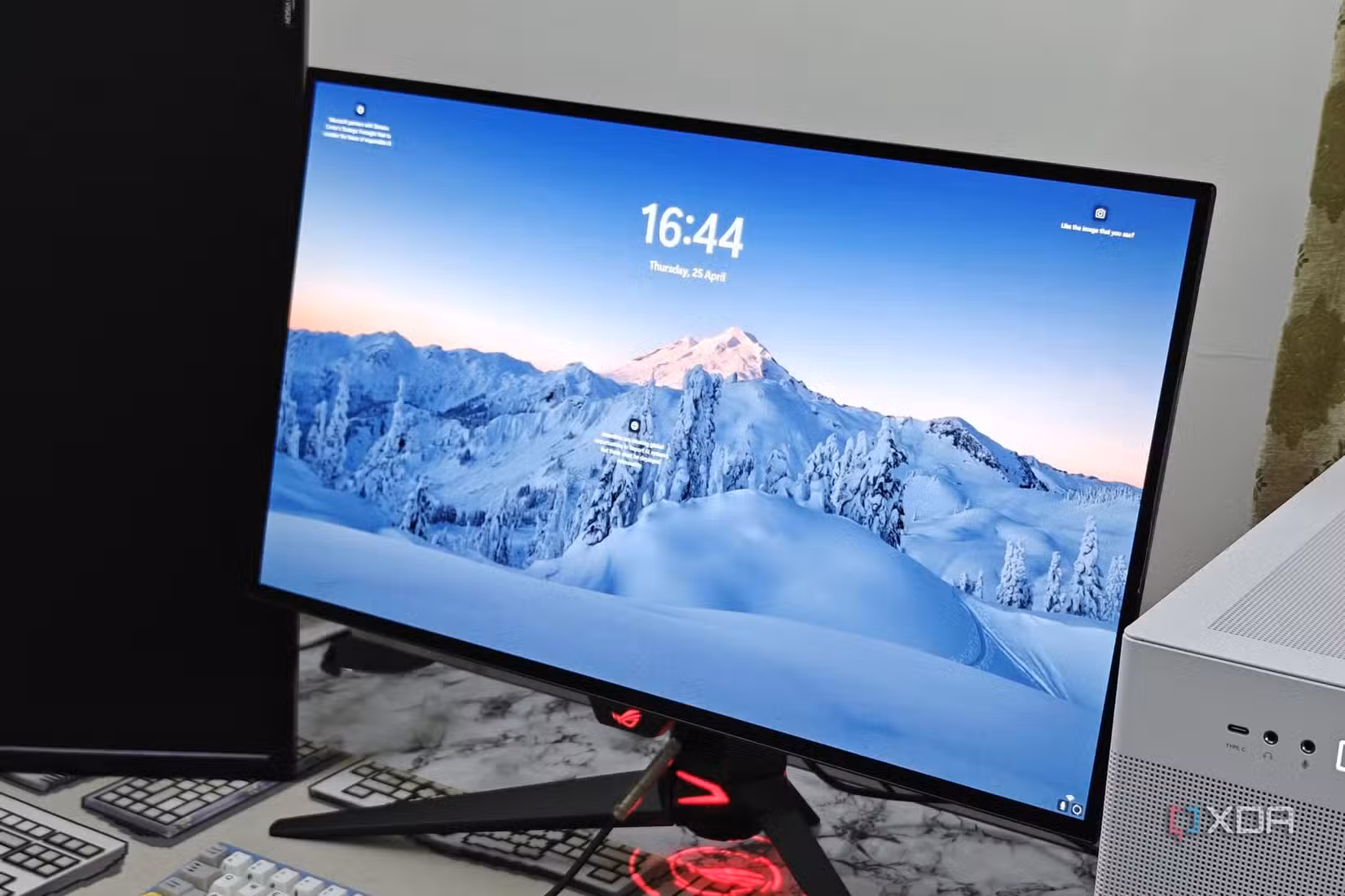 An image showing the Asus ROG PG27AQDM monitor displaying the Windows loackscreen.