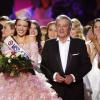 Alain Delon sacre Delphine Wespiser en décembre 2011