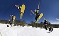 Práctica de snowboard en cerro Chapelco, en las cercanías de San Martín de los Andes.
