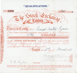 Aktie der London Stock Exchange, ausgegeben am 31. März 1920, deklariert als qualification share. Das Kapital der Börse bestand seit der Gründung aus 20.000 Aktien, die nur von ihren Mitgliedern gehalten wurden, wobei Treuhänder und Geschäftsführer verpflichtet waren 10 Qualifizierungs-Aktien zu halten.