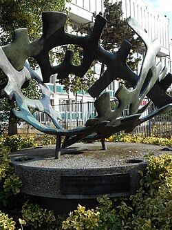 Escultura em memória de Pasteur num jardim de Lille.