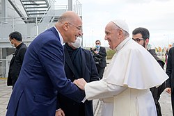 Le pape François avec le ministre des Affaires étrangères grec Níkos Déndias.