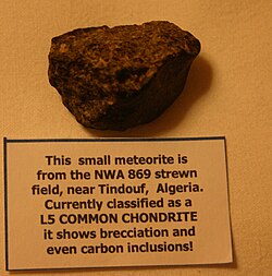 Meteorito com brecha e inclusões de carbono de Tindouf, Argélia