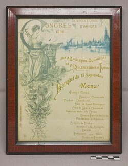  Menu encadré sous verre.