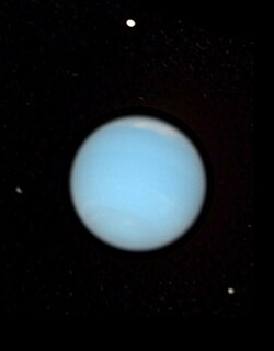 Neptun in natürlichen Farben, aufgenommen 2005 vom Hubble-Weltraumteleskop
