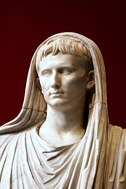 Statuie care îl înfățișează pe Augustus cu capul acoperit și îmbrăcat ca preot roman