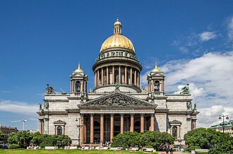 Adeiladwyd St Petersburg yn yr arddull glasurol a oedd yn boblogaidd yn Ewrop.