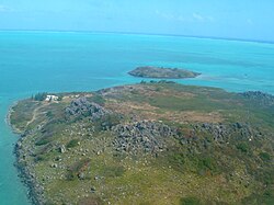 Pemandangan udara Pulau Rodrigues dan pesisirnya