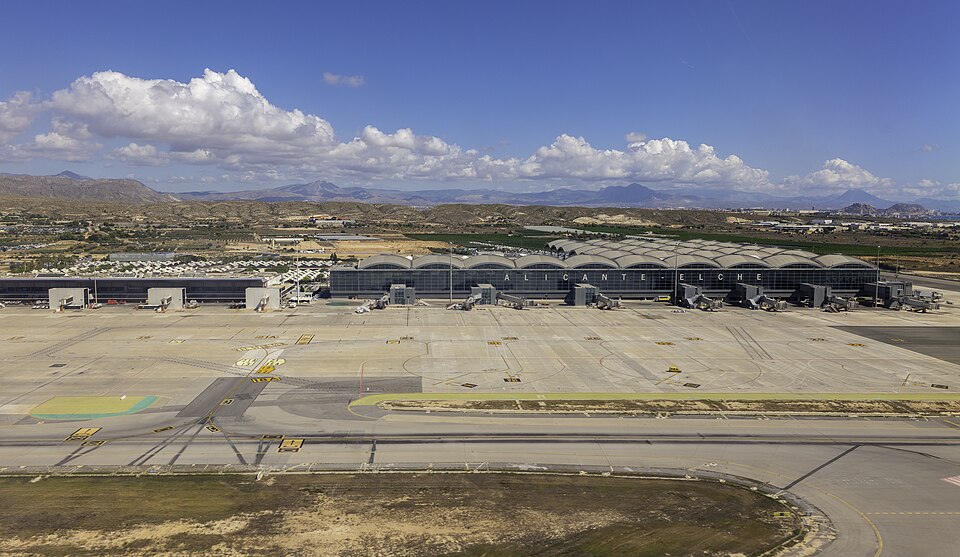 Luftansicht des Flughafens Alicante