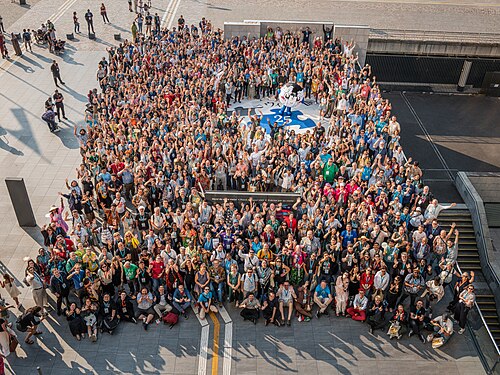 Gruppenfoto der Wikimania 2026 in Paris