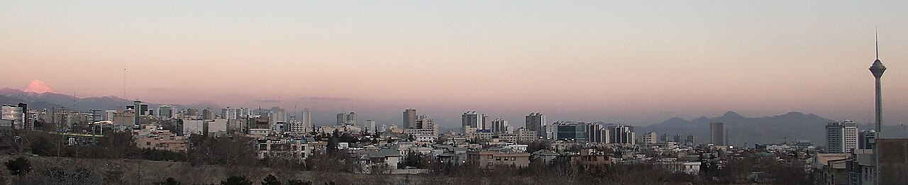 Panoramski pogled na Teheran u suton
