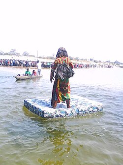 Penari Makishi bertopeng dalam upacara Likumbi Lya Mize di Zambia