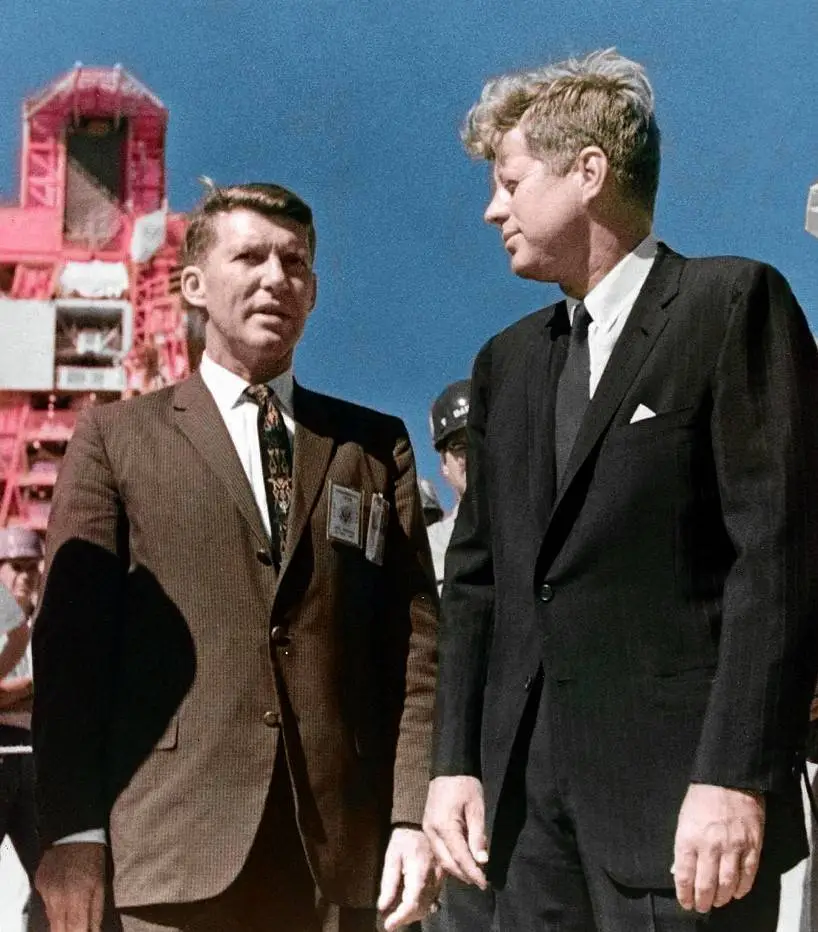 Schirra retired from the Navy as a captain and from NASA in 1969 and became a commentator with CBS Television.