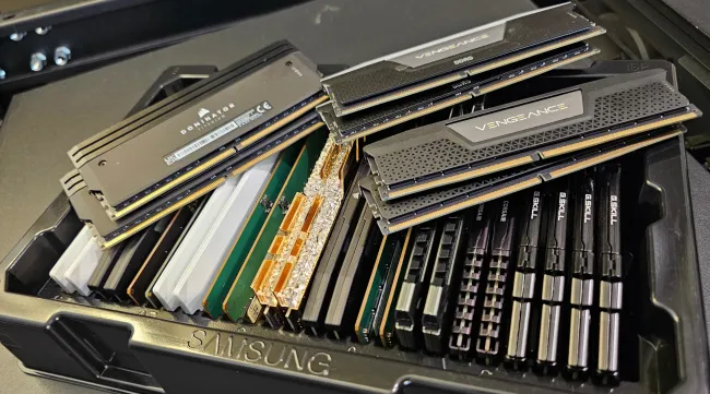 DDR5 memory DIMMs