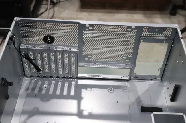 SilverStone RM51 rear I/O