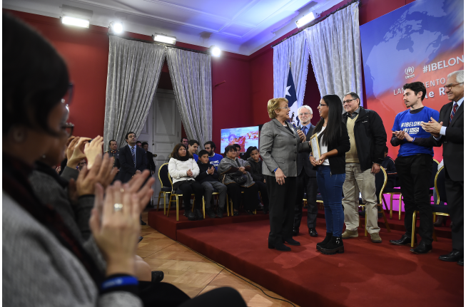 Presidenta Bachelet encabeza lanzamiento del proyecto “Chile Reconoce”, para rectificar nacionalidad chilena de hijos de extranjeros transeúntes Presidenta Bachelet encabeza lanzamiento del proyecto “Chile Reconoce”, para rectificar nacionalidad chilena de hijos de extranjeros transeúntes