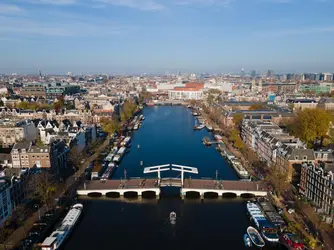 Magerebrug à Amsterdam (Pays-Bas) - crédits : Make more aerial/ Shutterstock